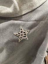 Load image into Gallery viewer, Star Magnet Brooch - chichappensboutique