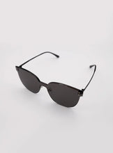 Load image into Gallery viewer, Zenyetta Sunglasses - chichappensboutique