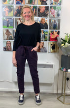 Load image into Gallery viewer, Essential Turn Up Trousers - chichappensboutique