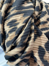 Load image into Gallery viewer, Waffle Leopard Scarf (various colours) - chichappensboutique