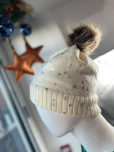 Load image into Gallery viewer, Star Pom Pom Hat - chichappensboutique
