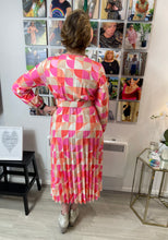 Load image into Gallery viewer, The Quant Dress - chichappensboutique