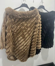 Load image into Gallery viewer, Luxury Faux Fur Poncho - chichappensboutique