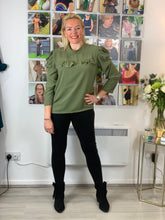 Load image into Gallery viewer, Bum Sculpting Jeans - chichappensboutique