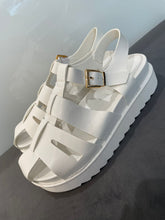 Load image into Gallery viewer, Roman Sandal (White) - chichappensboutique