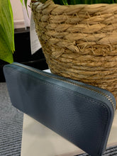 Load image into Gallery viewer, Aspen Leather Purse (boxed) - chichappensboutique