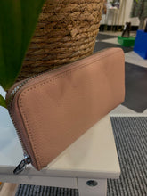 Load image into Gallery viewer, Aspen Leather Purse (boxed) - chichappensboutique