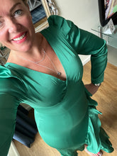 Load image into Gallery viewer, Emerald Jewel Dress - chichappensboutique